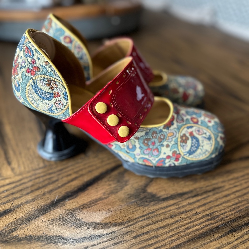 Fluevog Zaza Tapestry - Size 9